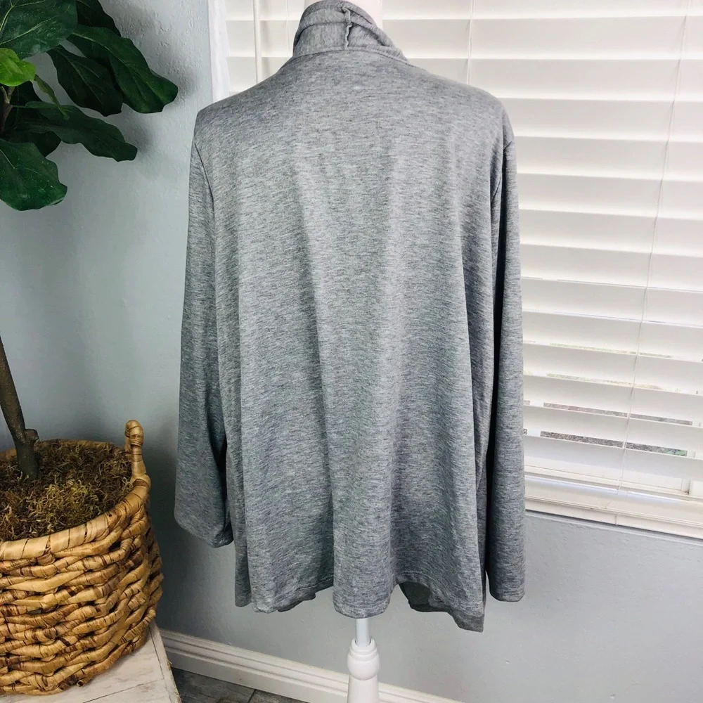 NWOT SOFT GREY LONG SLEEVE CARDIGAN